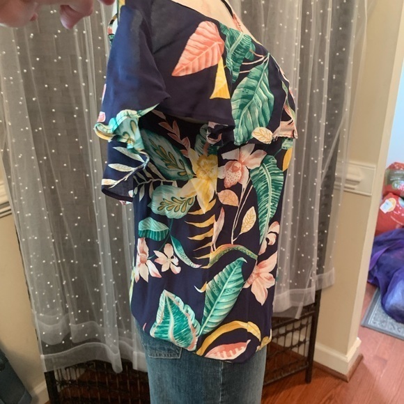 NWOT Old Navy Floral Cold Shoulder Top Sz S - Picture 4 of 9